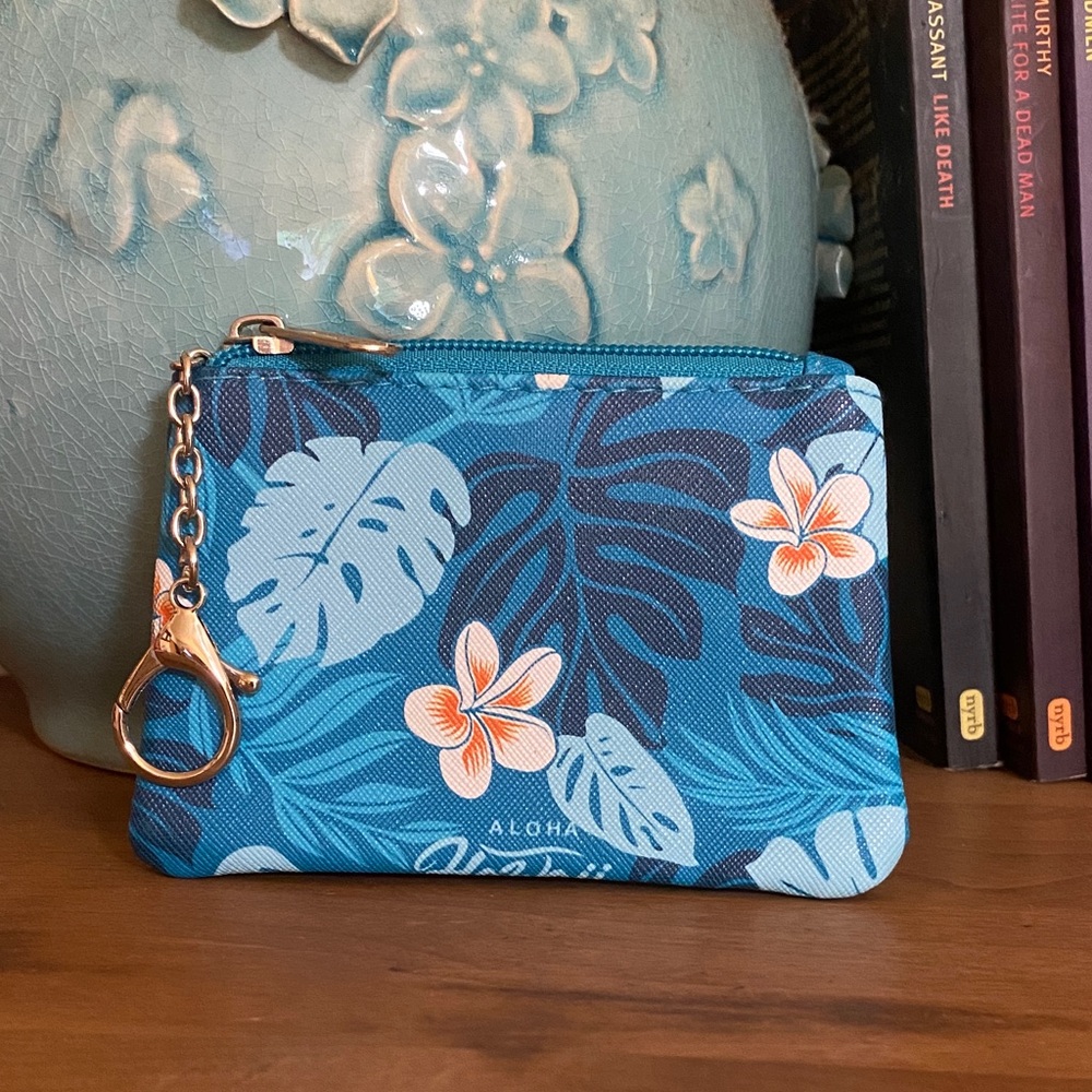 NWOT Aloha Tropical Blue Hawaiian Floral Themed Coin Purse